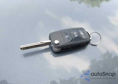 2012 Volkswagen Beetle 2.5L from USA, damaged, VIN 3VWHP7AT8CM628371